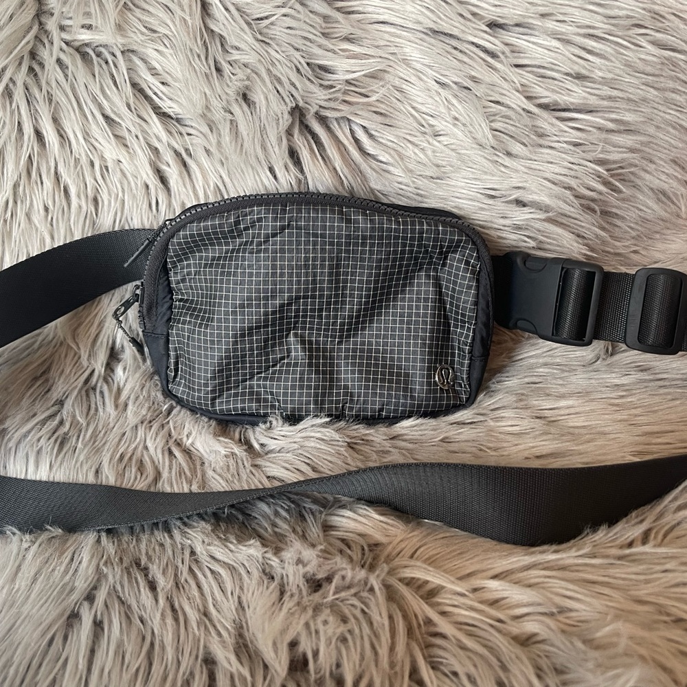 Lululemon fanny pack
